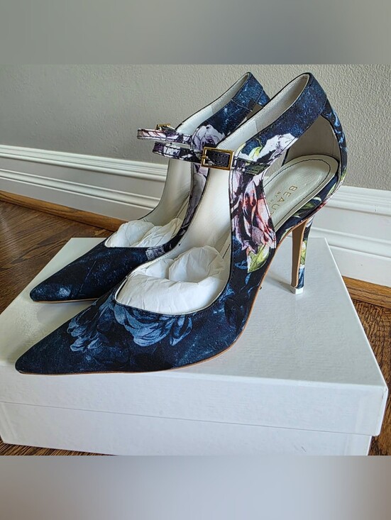 Beautiisoles Shoes - NEW Beautiisoles Agnese Pumps Size 8M Navy Floral Print